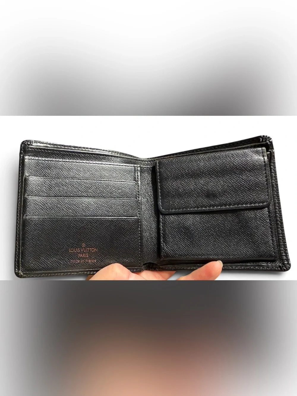 ✨$775 Men’s Louis Vuitton Black Taiga Leather Bifold Wallet